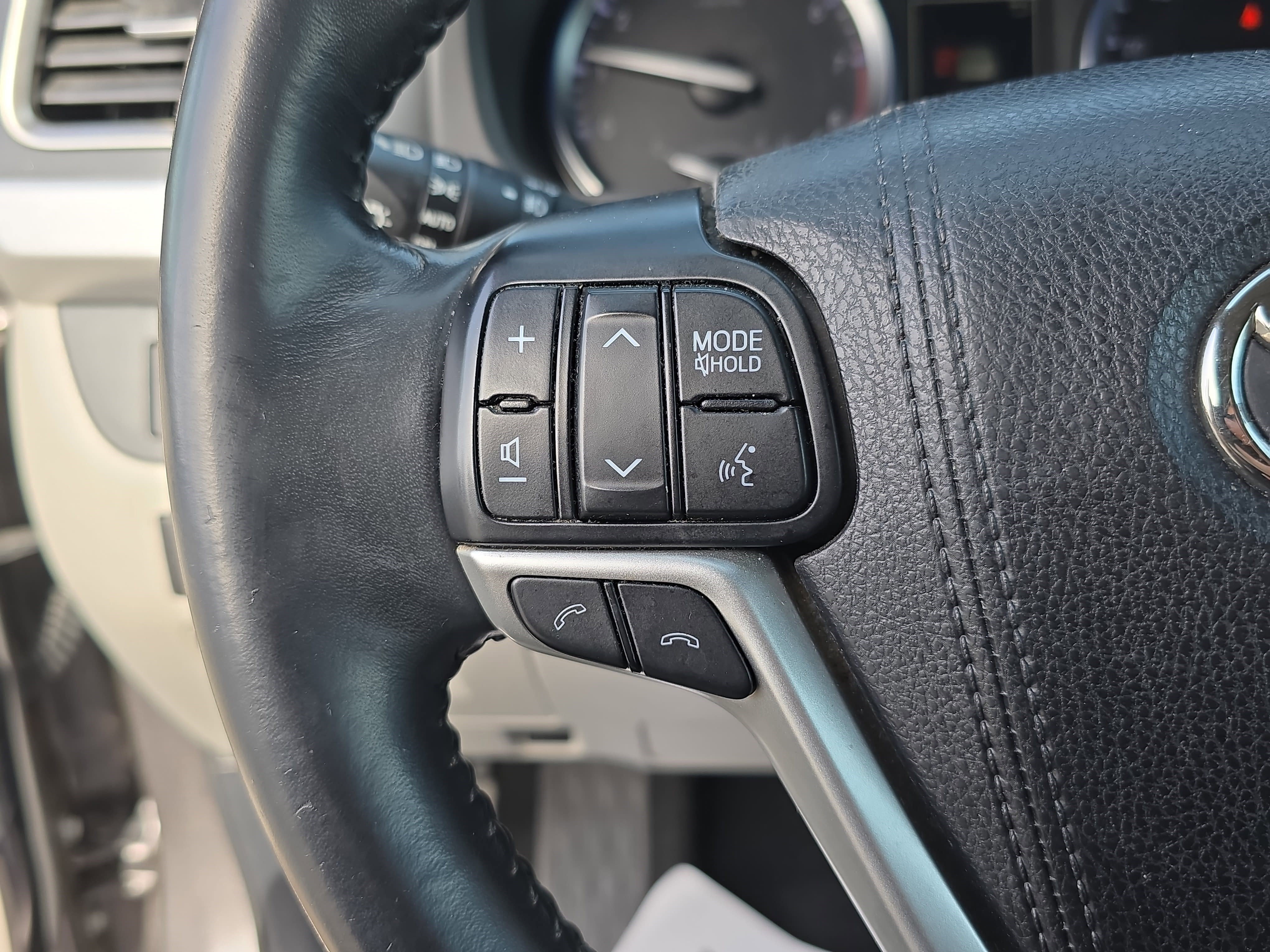 Used 2017 Toyota Highlander Limited image 18