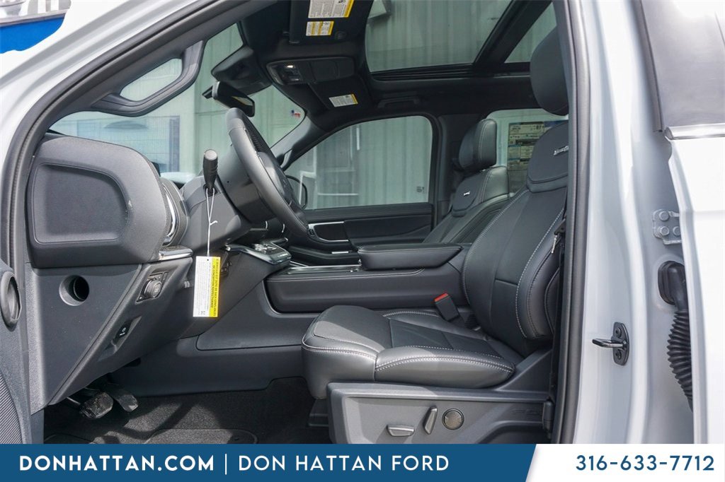 New 2025 Ford Expedition Platinum image 3