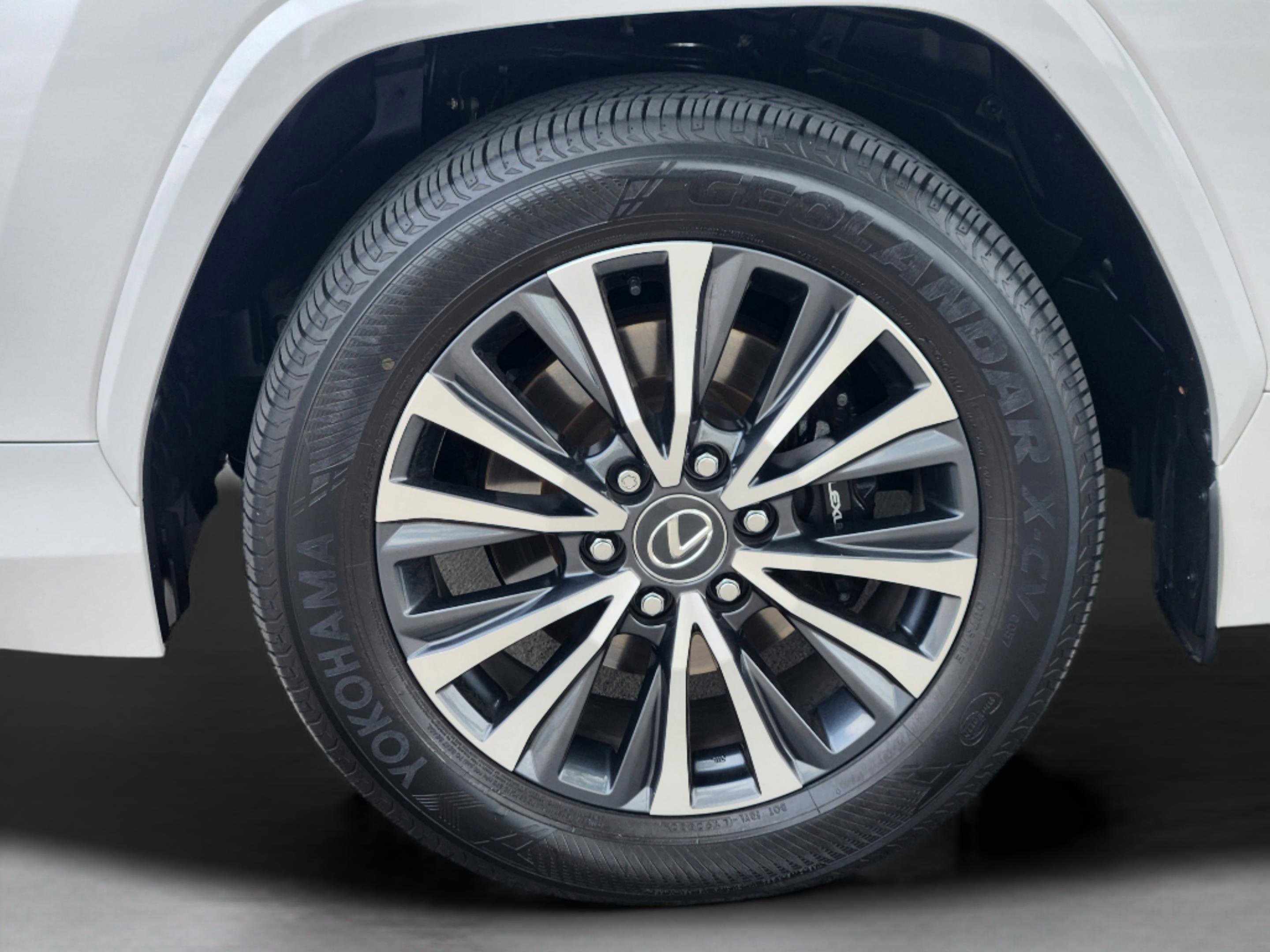 Used 2024 Lexus LX 600 4WD w/ Appearance Package image 36