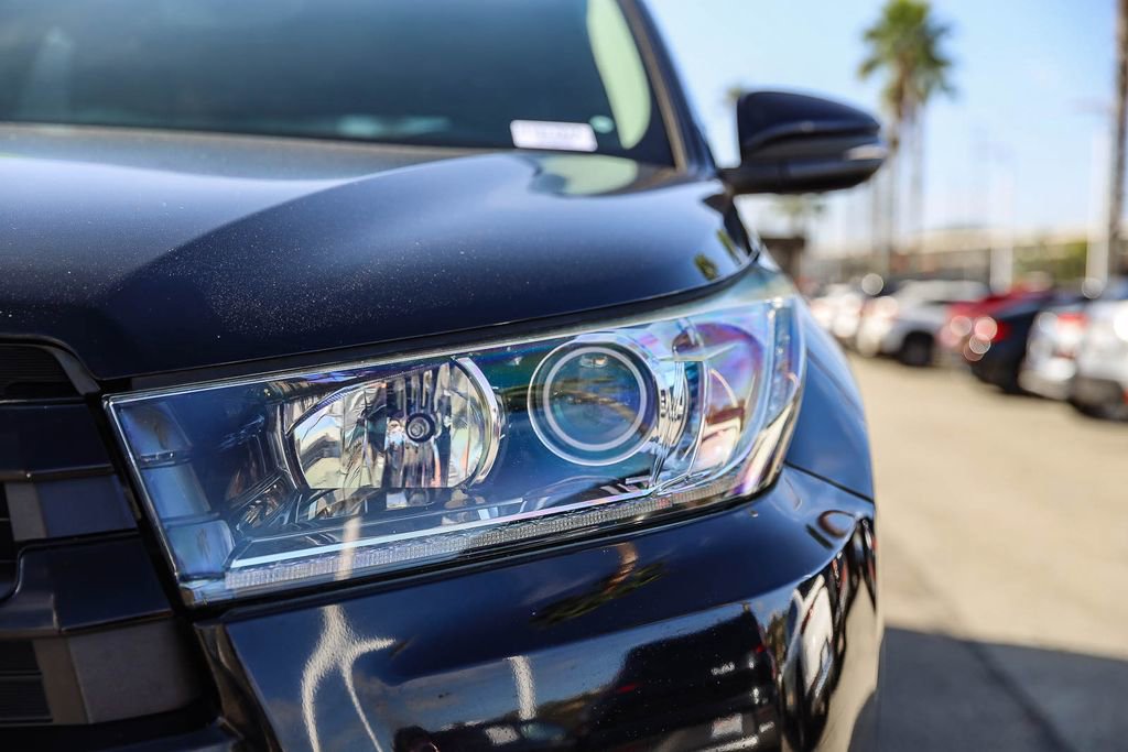 Used 2017 Toyota Highlander SE w/ Carpet Mat Package AWD/4WD image 10