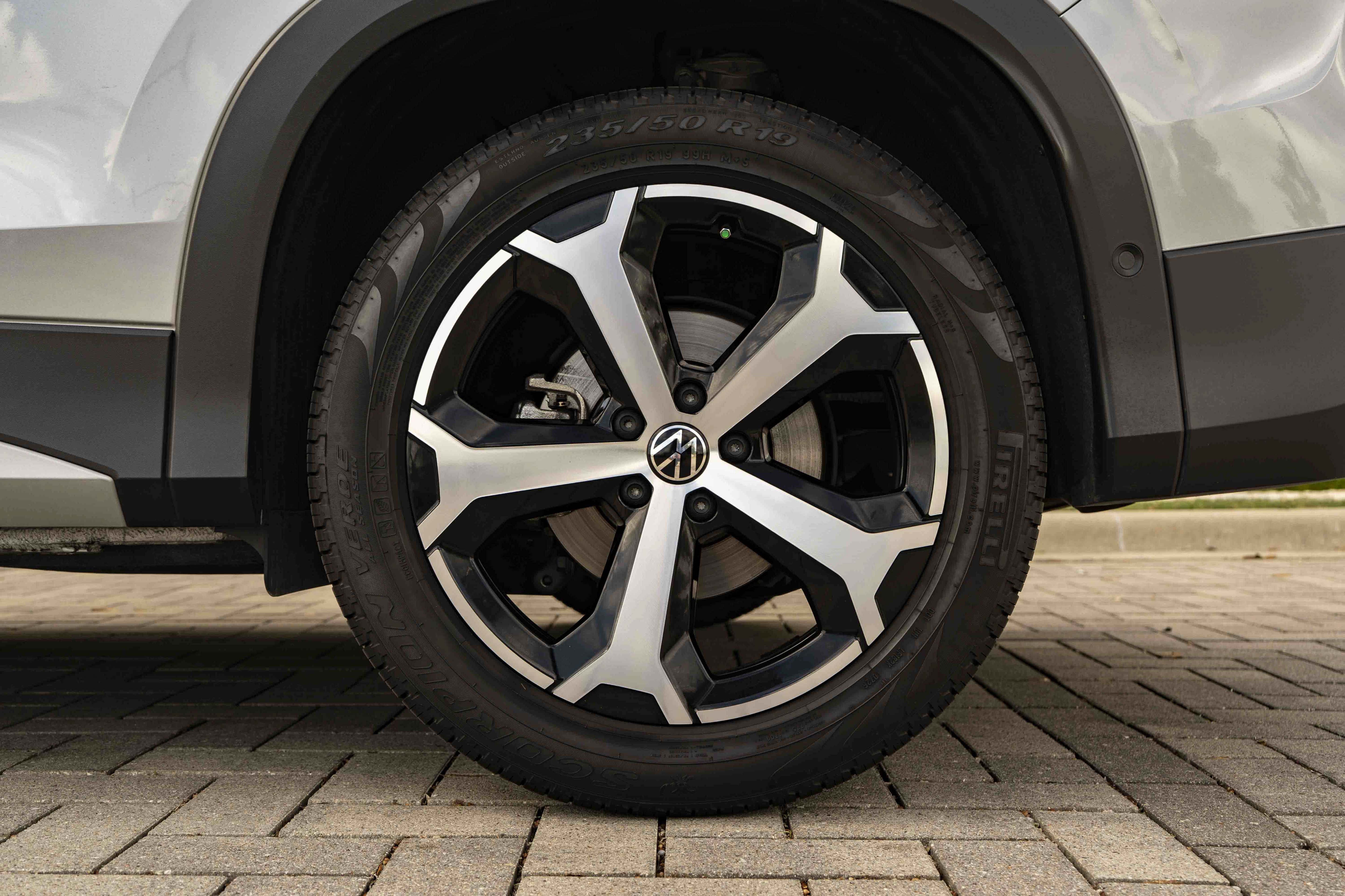 Certified 2026 Volkswagen Tiguan SE FWD image 14