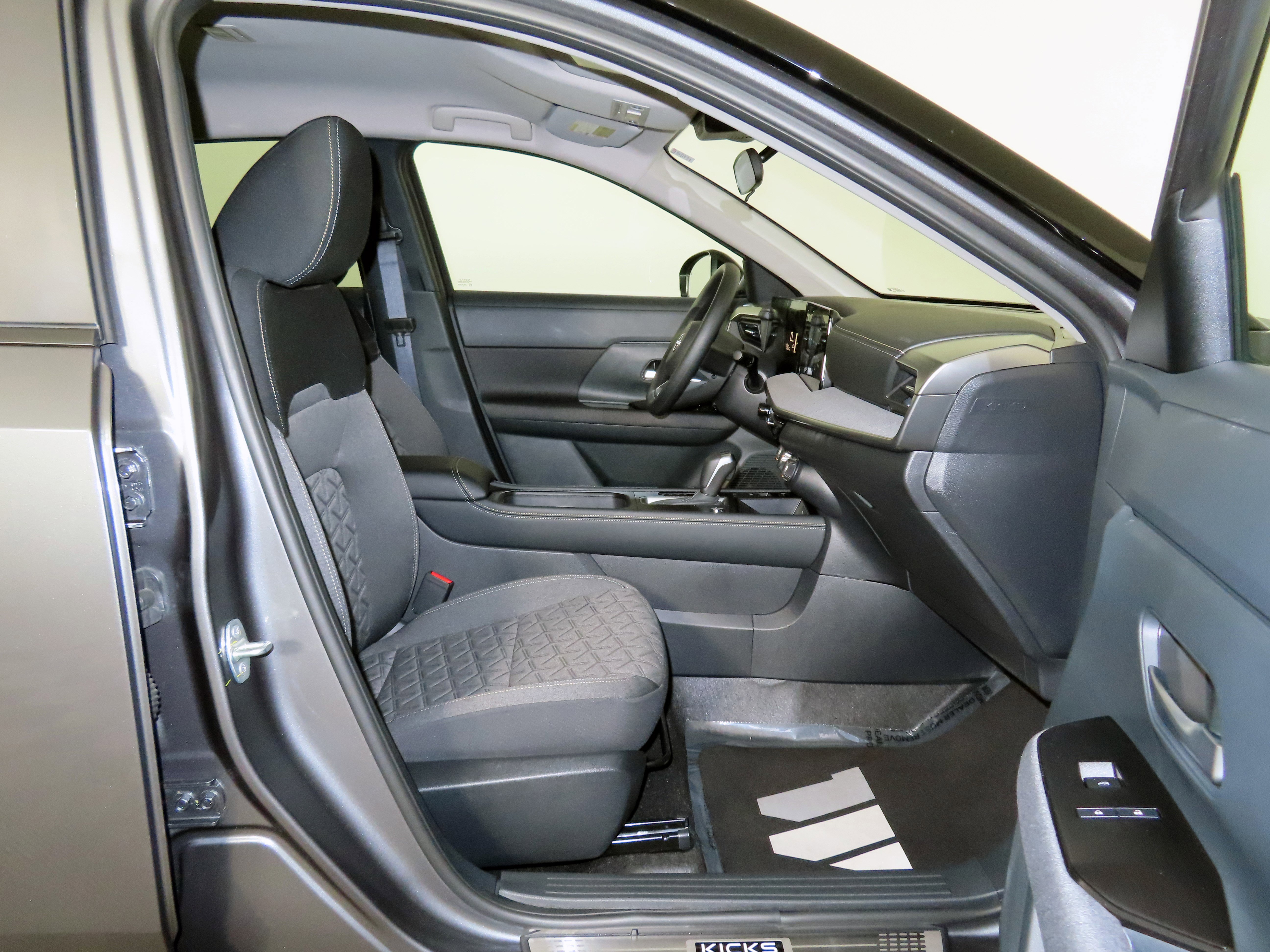 Certified 2025 Nissan Kicks SV w/ Illumination Package image 29