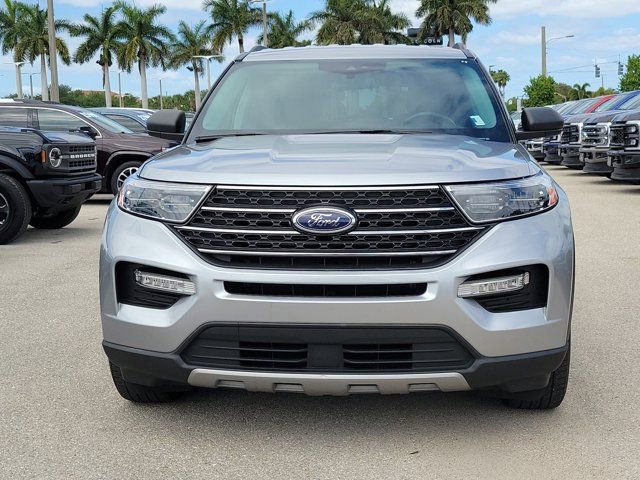 Certified 2022 Ford Explorer XLT w/ Equipment Group 202A image 2