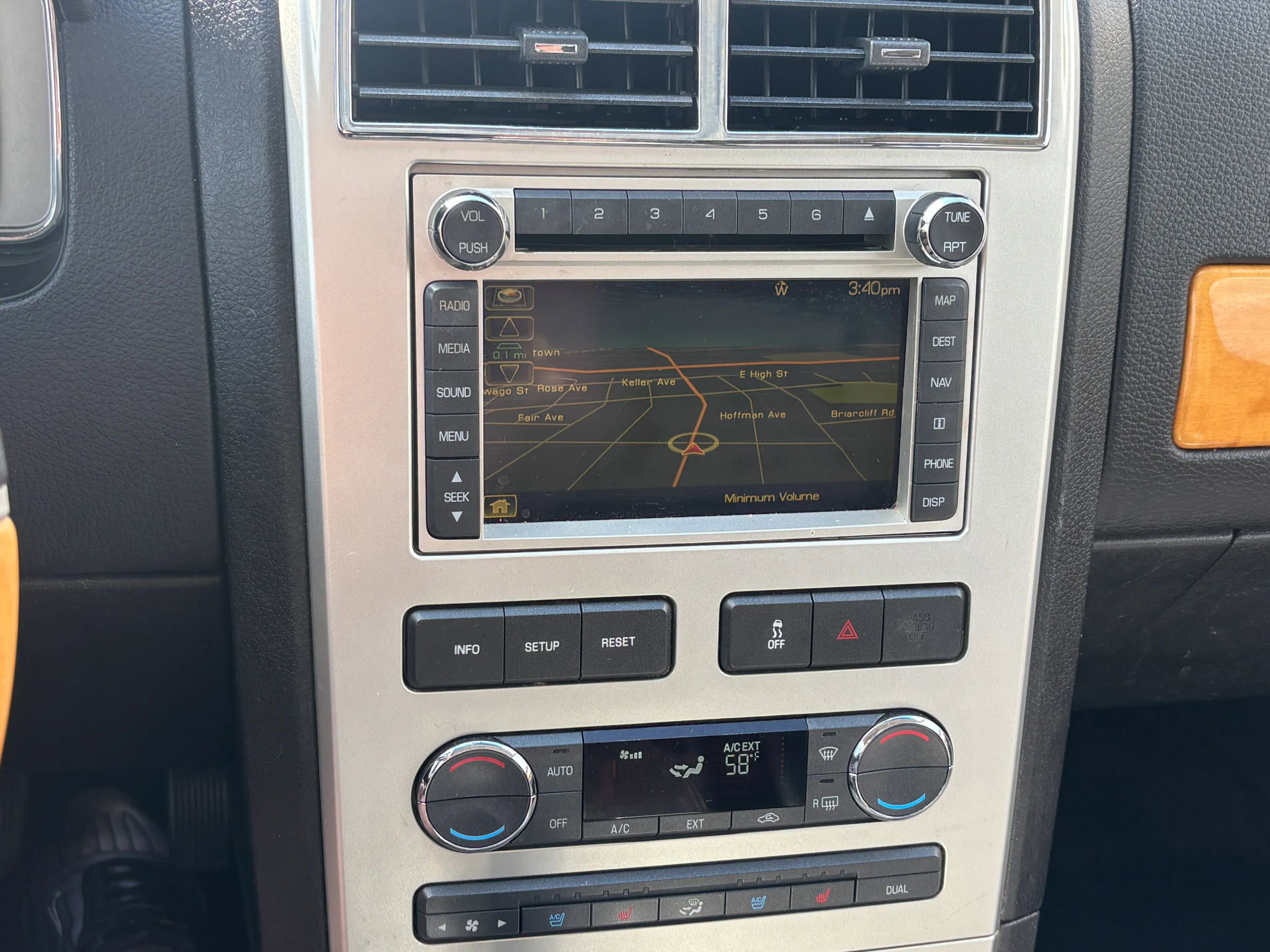 Used 2010 Lincoln MKX AWD image 22