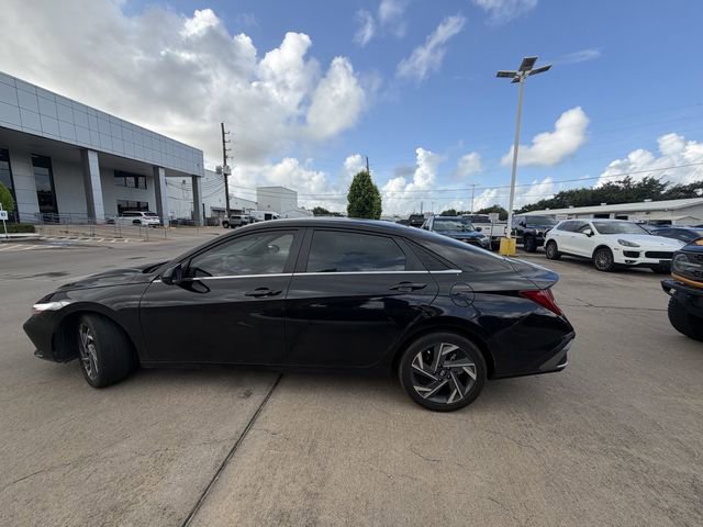 Used 2025 Hyundai Elantra SEL FWD image 8