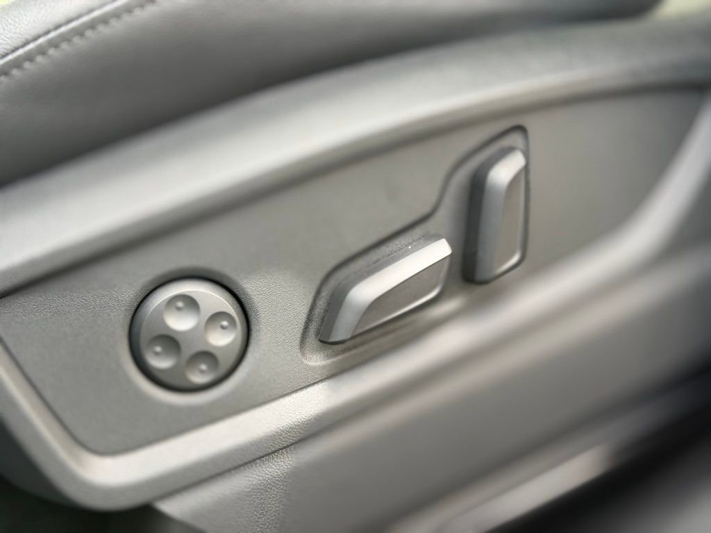 Used 2025 Audi Q5 2.0T Premium image 17