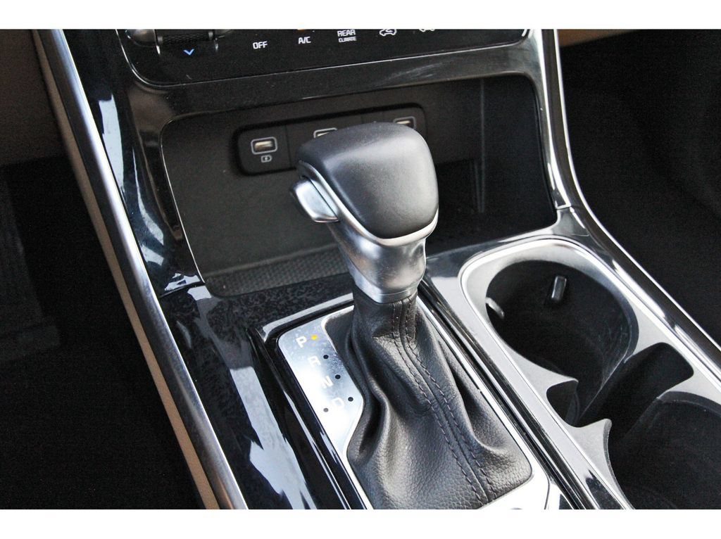 Used 2023 Kia Carnival EX FWD image 31