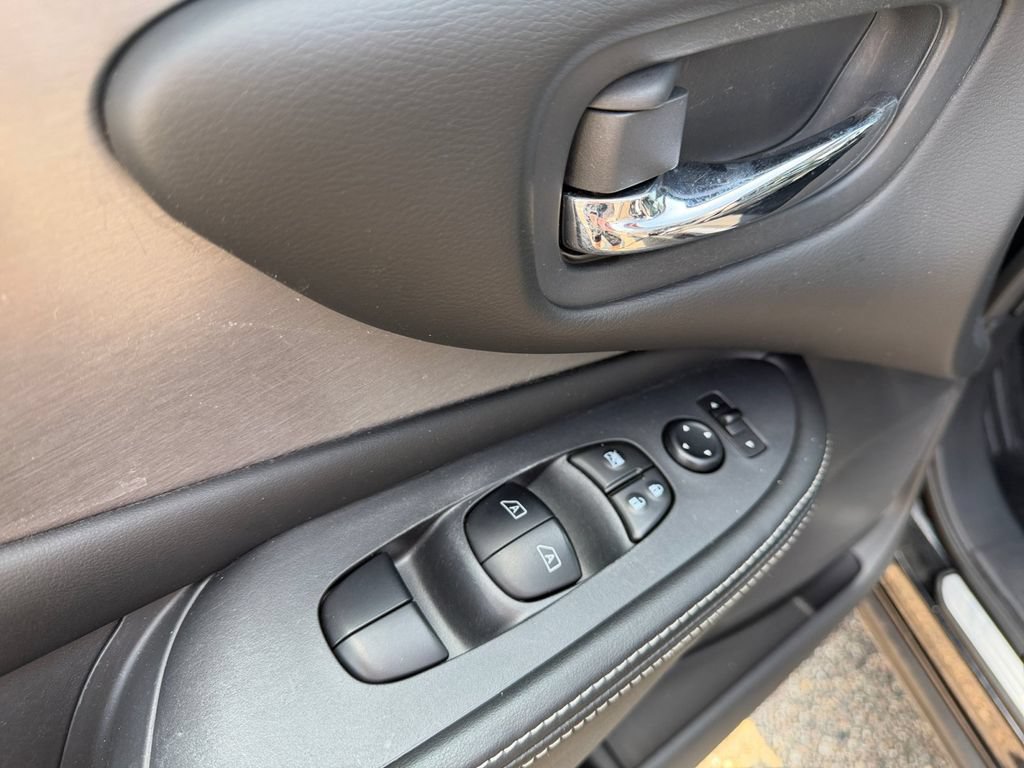 Used 2024 Nissan Murano SV AWD/4WD image 29