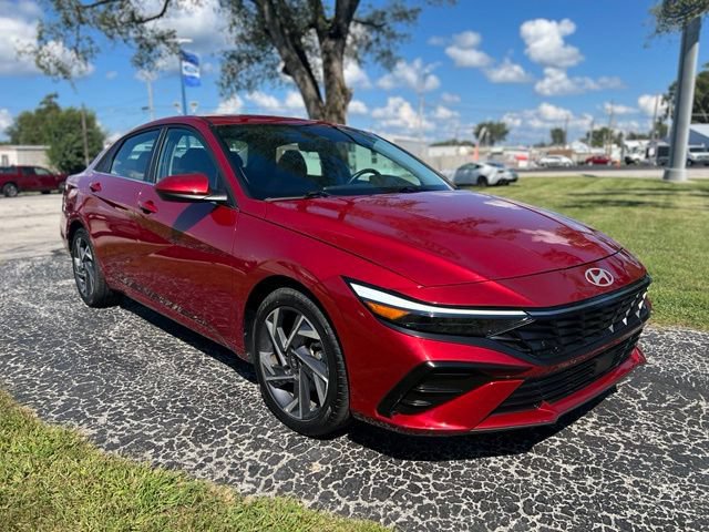 Used 2025 Hyundai Elantra SEL FWD image 2