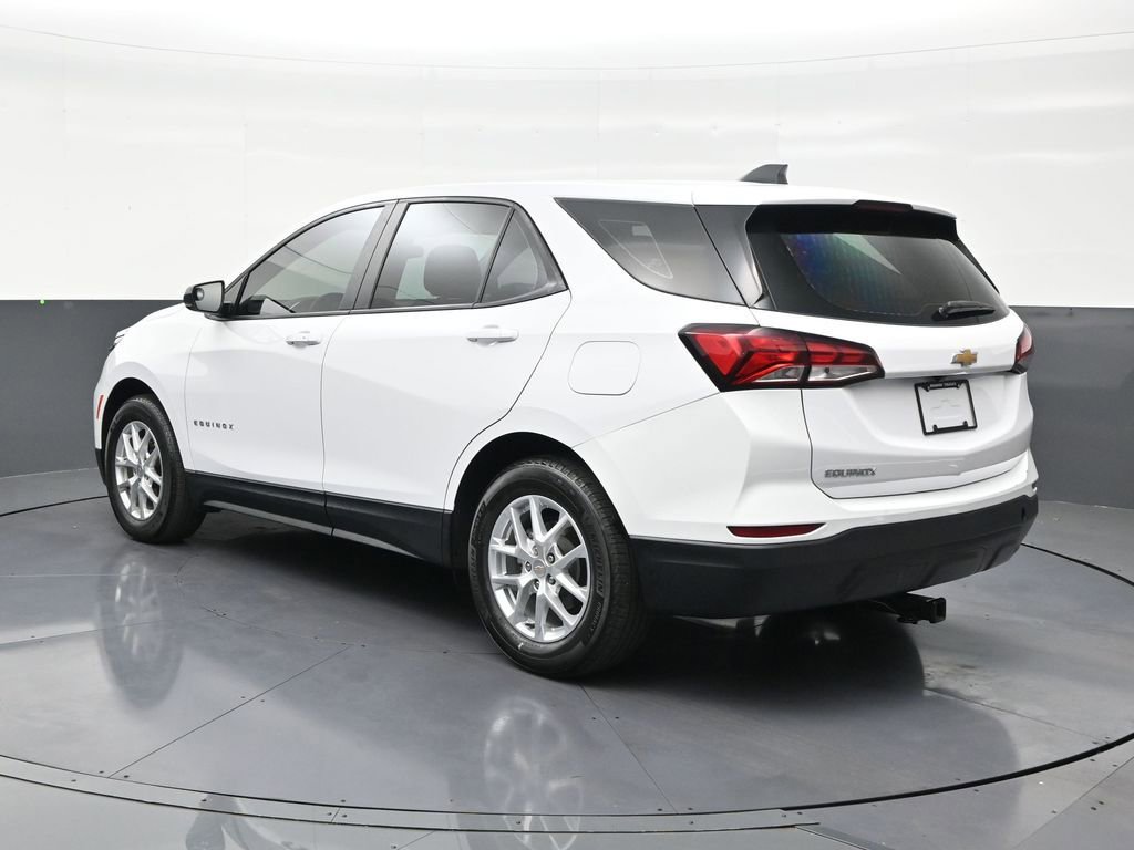 Used 2024 Chevrolet Equinox LS image 3