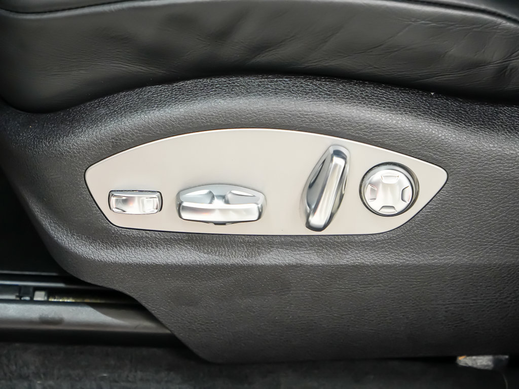 Certified 2024 Porsche Macan AWD/4WD image 21