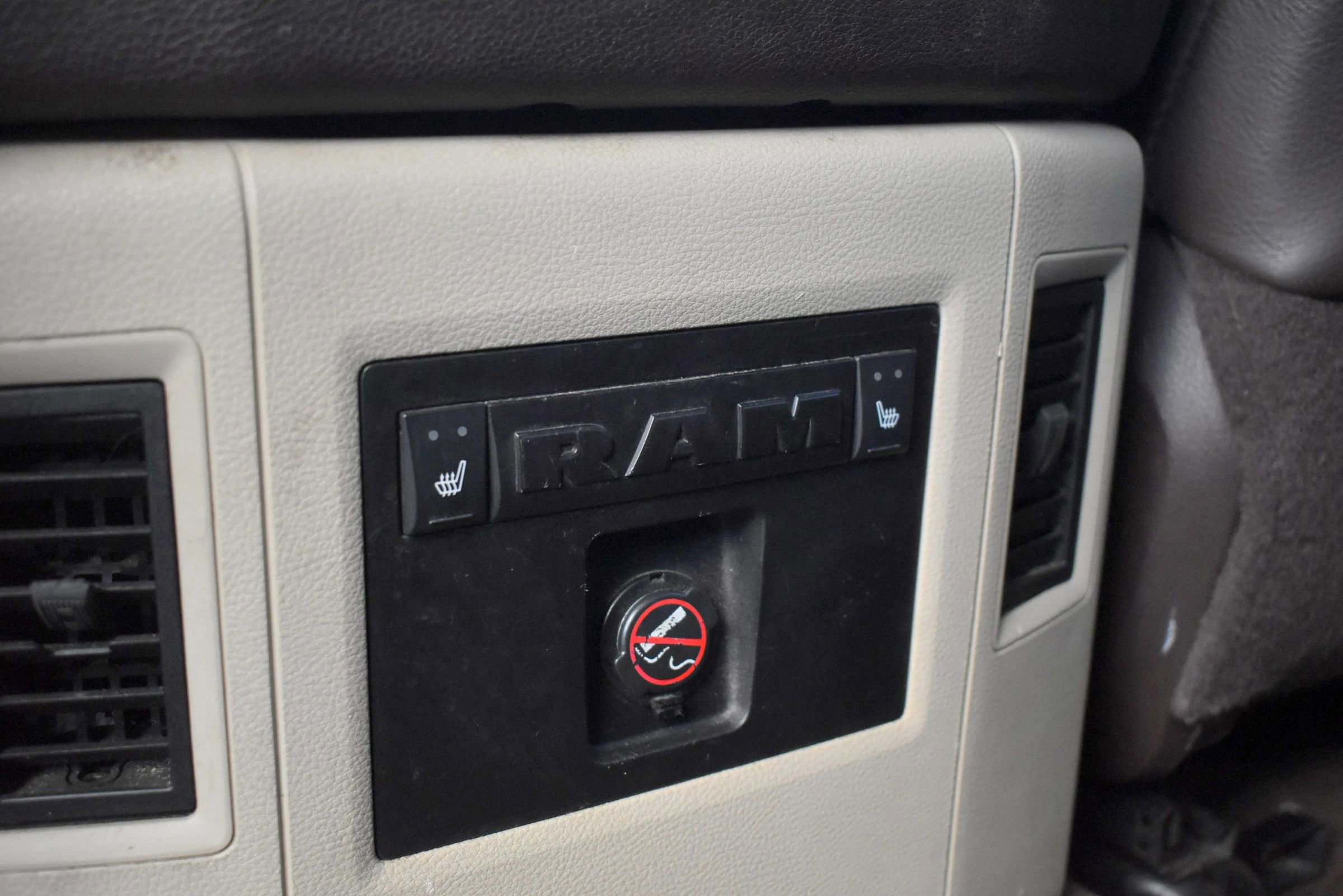 Used 2015 RAM 1500 Laramie Longhorn w/ Convenience Group image 28