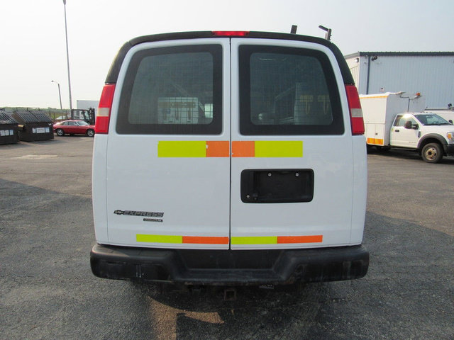 Used 2015 Chevrolet Express 2500 RWD image 3
