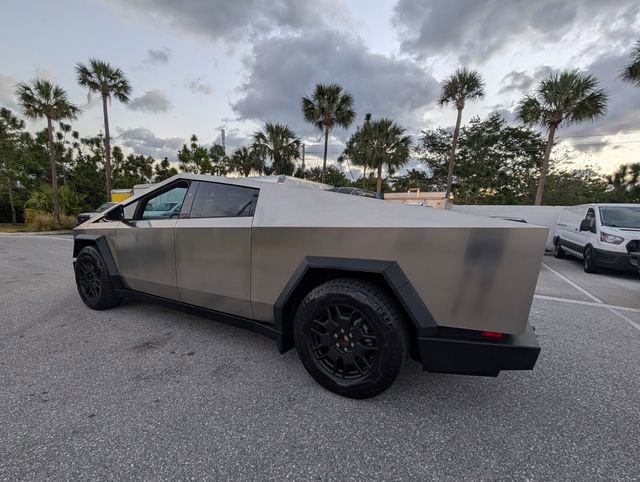 Used 2024 Tesla Cybertruck AWD Crew Cab image 11