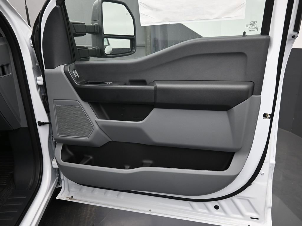 New 2026 Ford F250 XL w/ XL Chrome Package RWD image 19