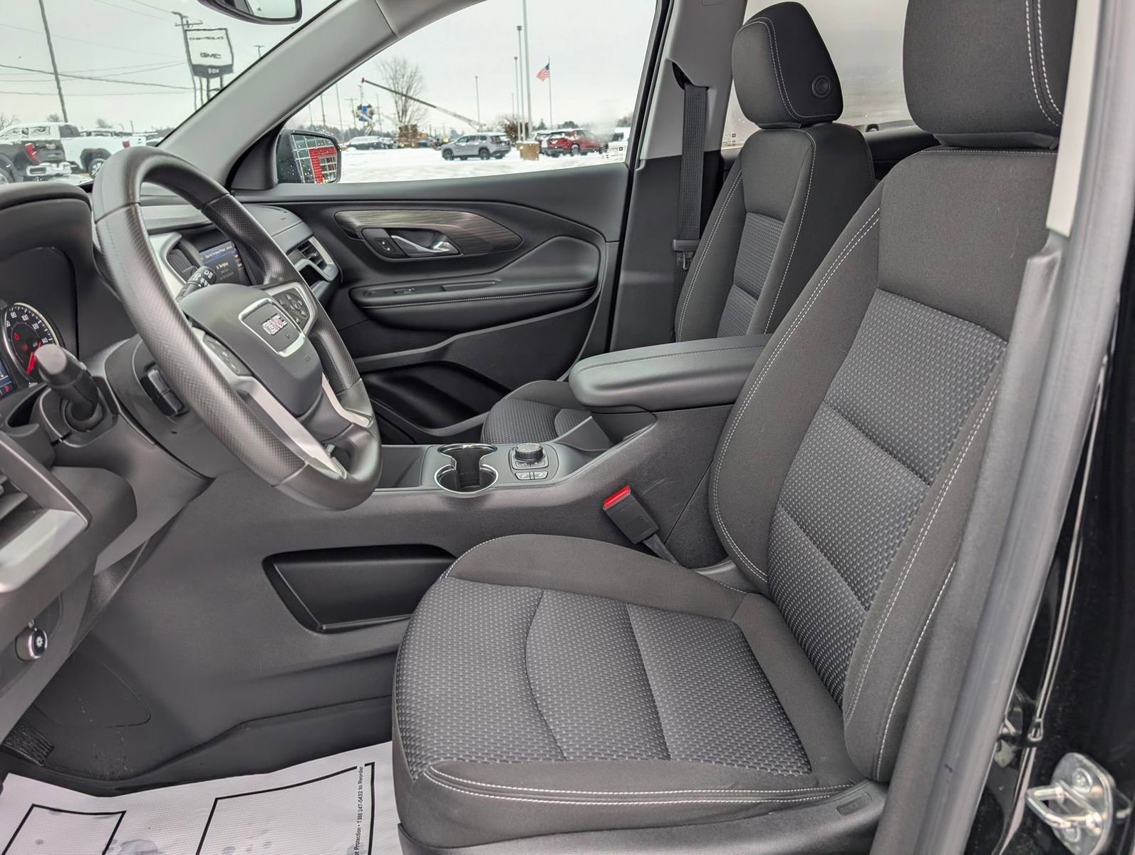 Used 2024 GMC Terrain SLE w/ Driver Convenience Package image 11