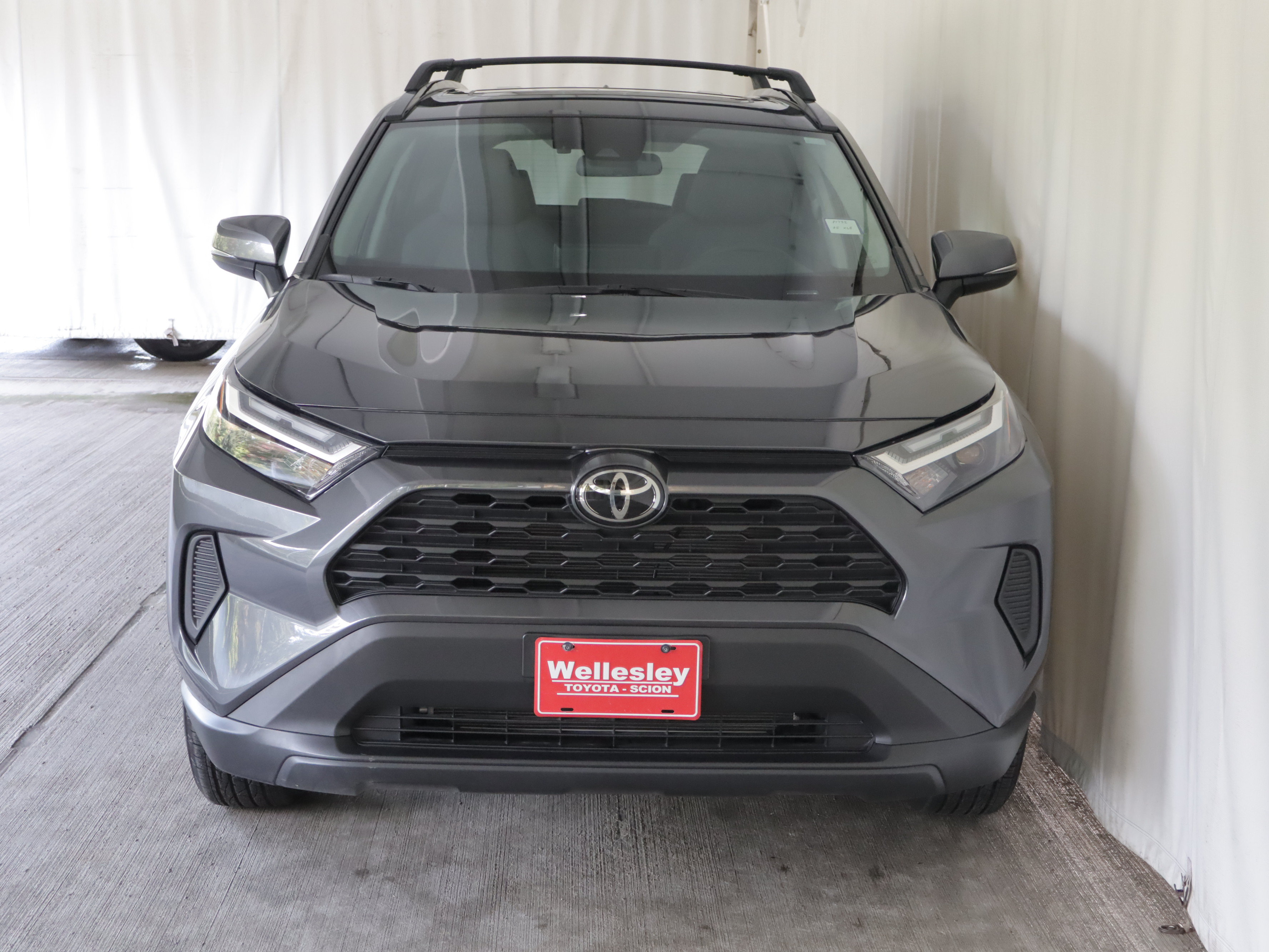 Used 2025 Toyota RAV4 XLE AWD/4WD image 4