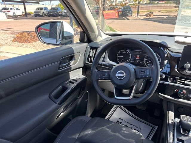Certified 2025 Nissan Pathfinder SV FWD image 24