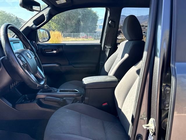 Used 2016 Toyota Tacoma TRD Off-Road AWD/4WD image 19