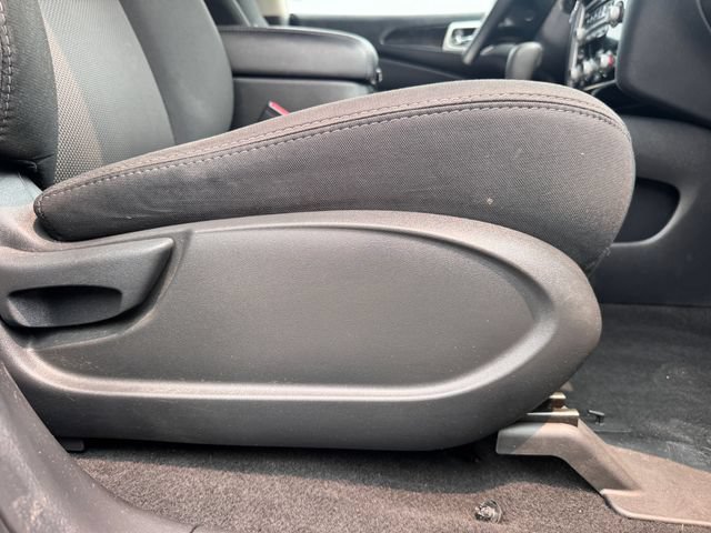 Used 2020 Nissan Pathfinder S FWD image 32