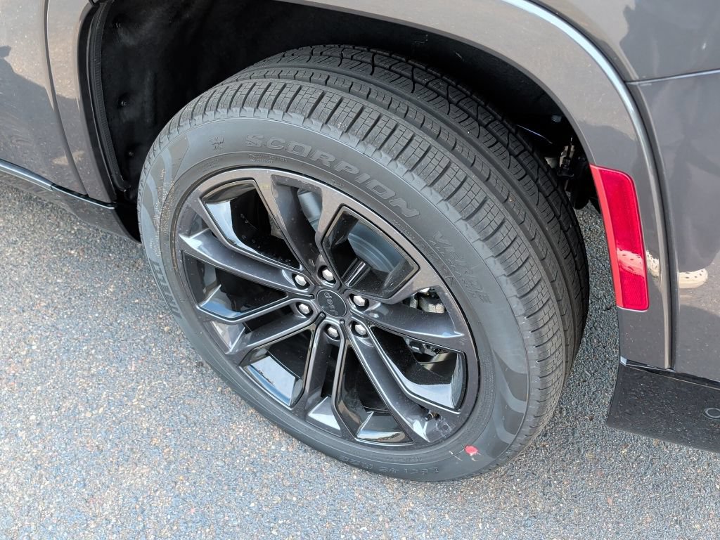 New 2026 Jeep Grand Wagoneer Summit AWD/4WD image 10