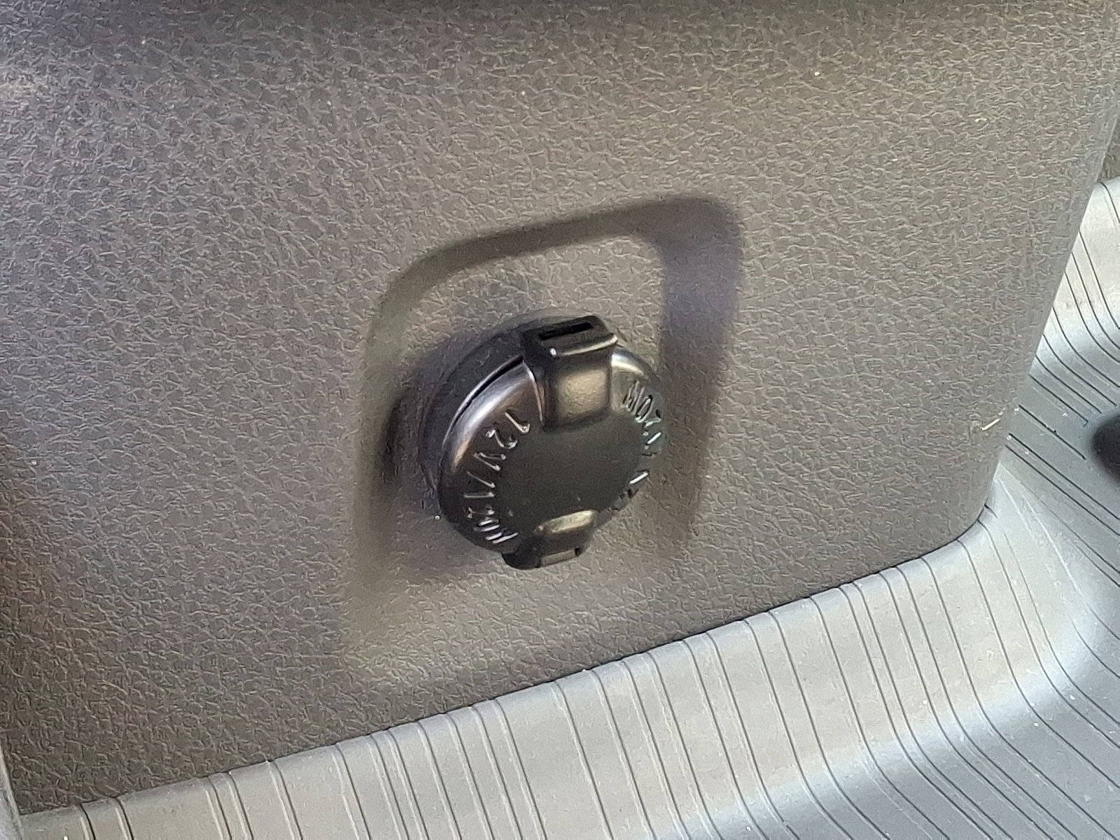 Used 2021 Toyota Sienna XLE image 28