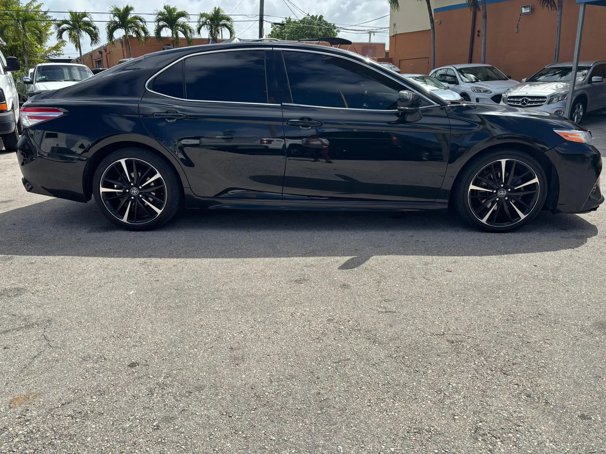 Used 2020 Toyota Camry XSE FWD image 4