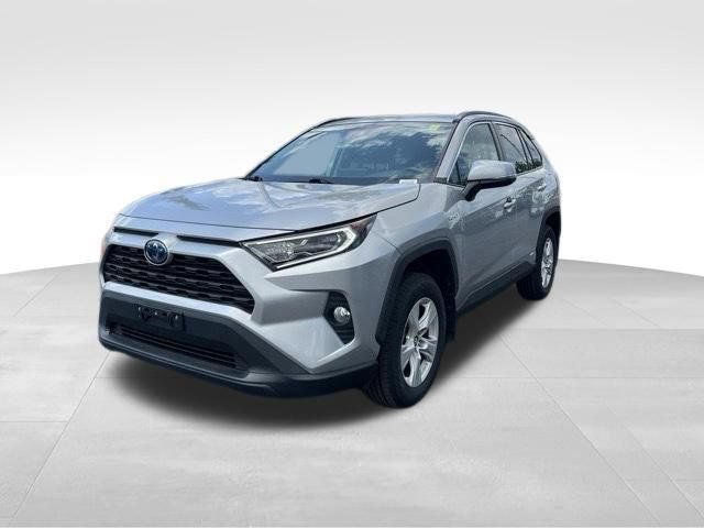 Used 2019 Toyota RAV4 XLE w/ Convenience Package AWD/4WD image 3