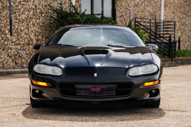 Used 2002 Chevrolet Camaro Z28 w/ SS Performance/Appearance Pkg RWD image 13