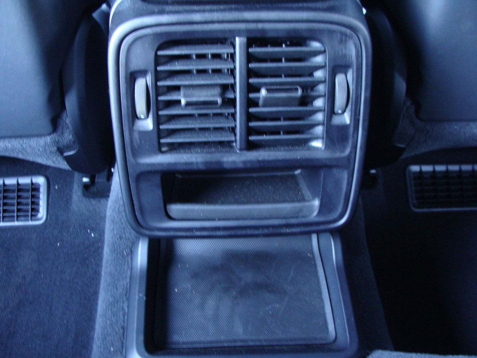 Used 2020 Porsche Taycan 4S image 34