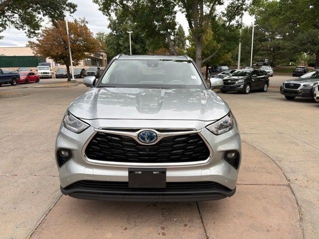 Used 2024 Toyota Highlander Limited AWD/4WD image 10