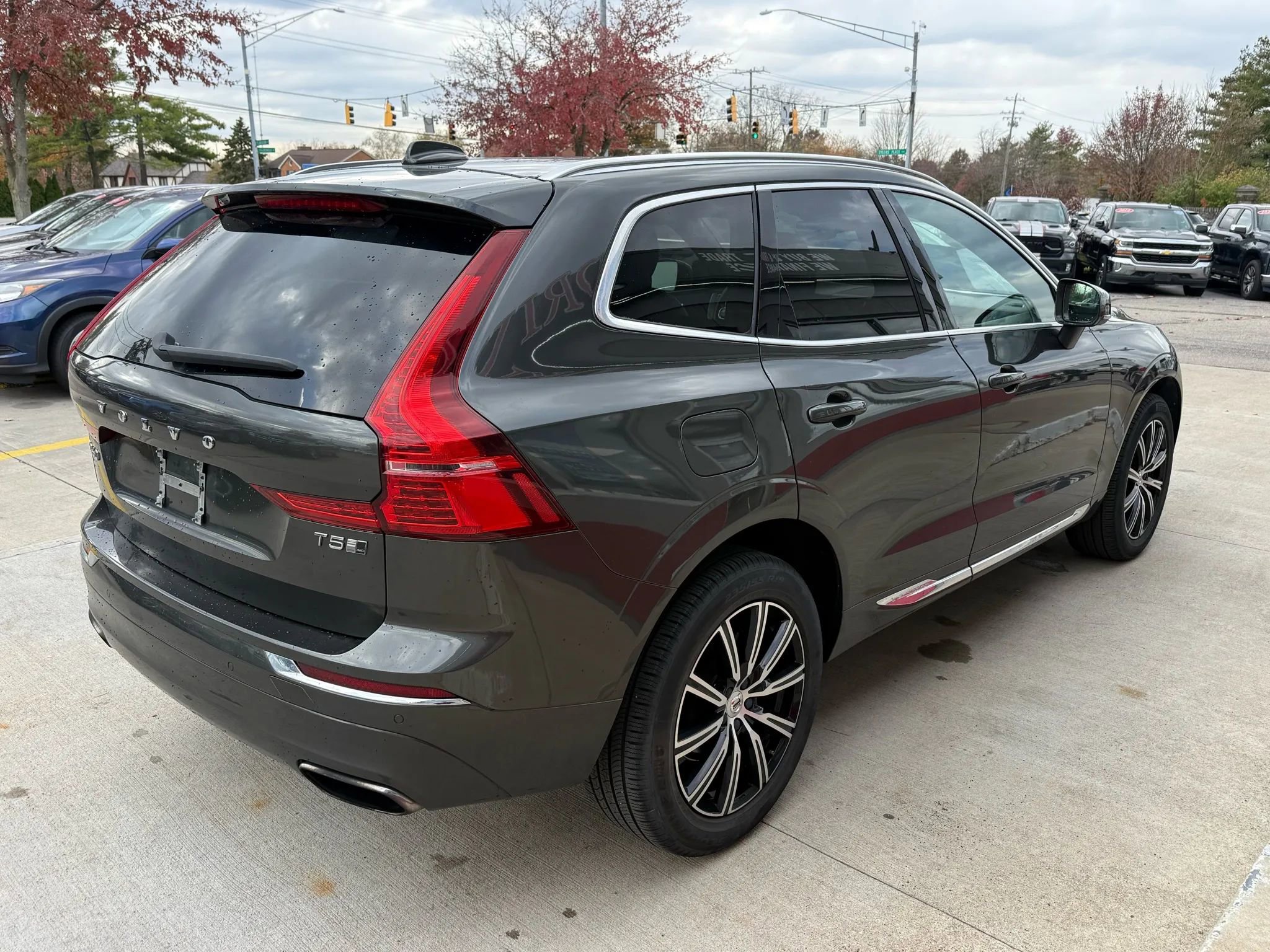 Used 2020 Volvo XC60 T5 Inscription image 3