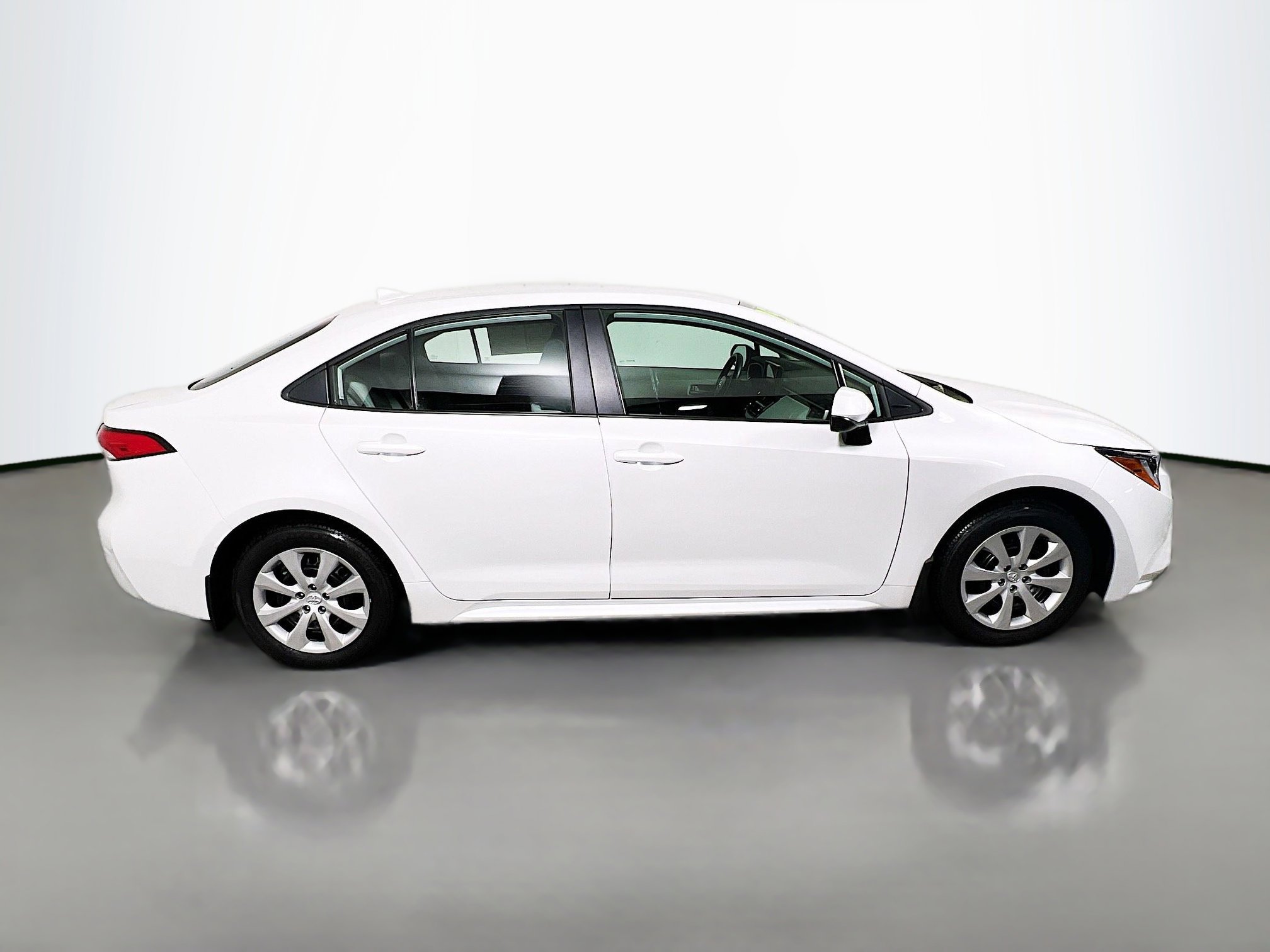 Used 2025 Toyota Corolla LE image 3