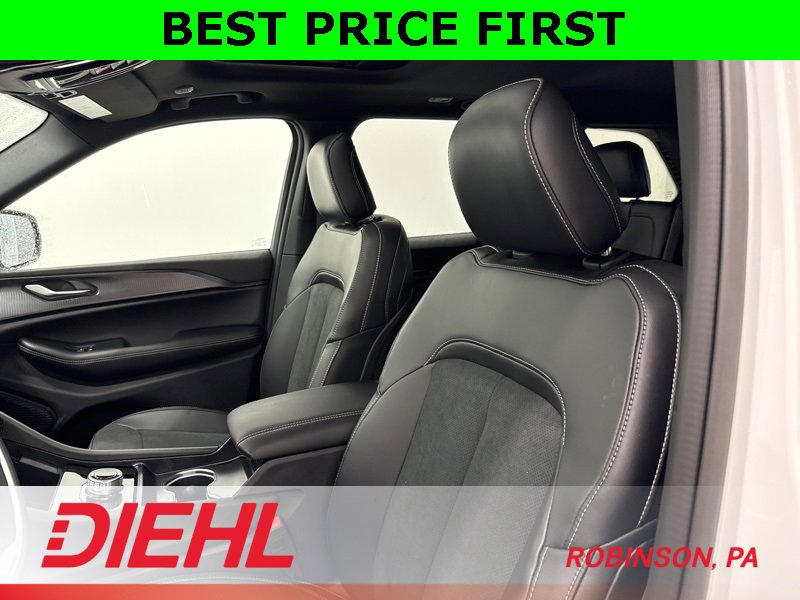 New 2025 Jeep Grand Cherokee Altitude image 19