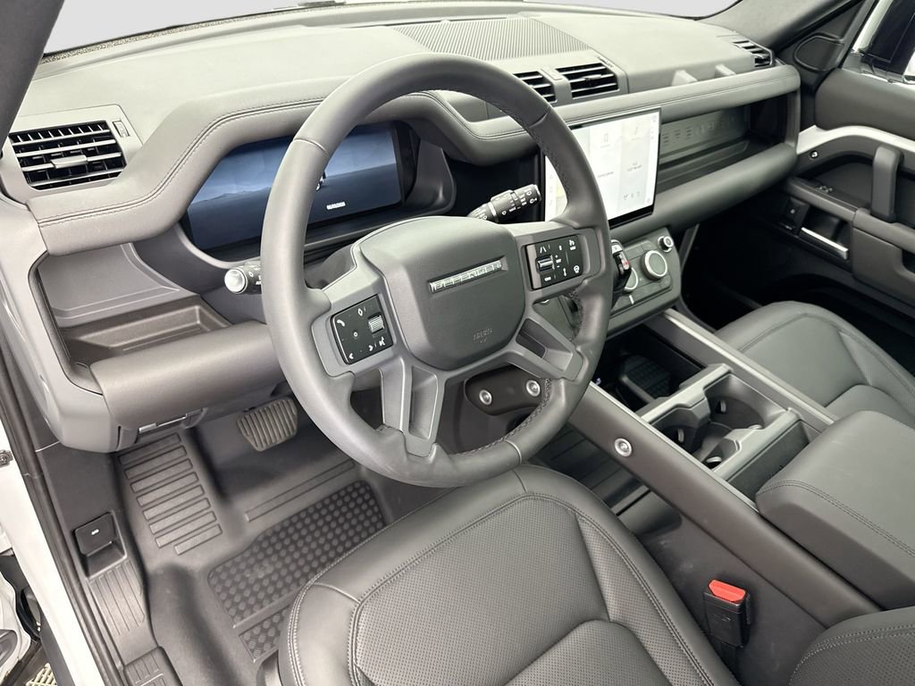 Used 2025 Land Rover Defender 110 S image 9