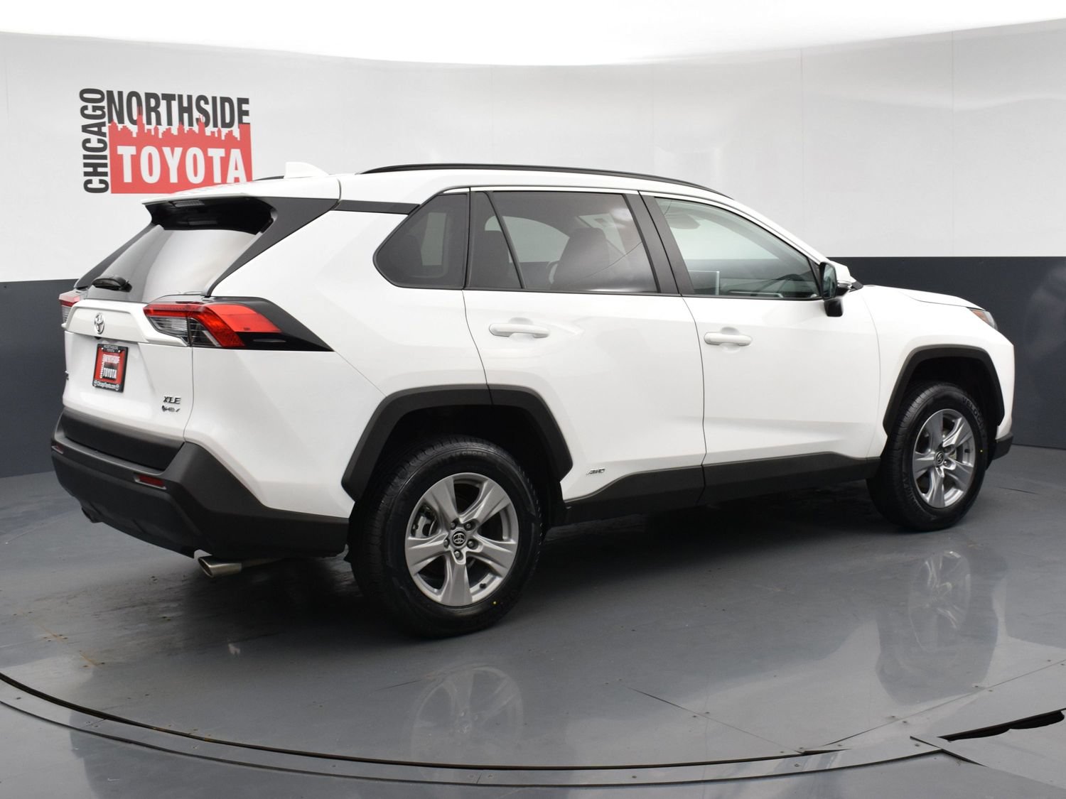 Used 2025 Toyota RAV4 XLE AWD/4WD image 4