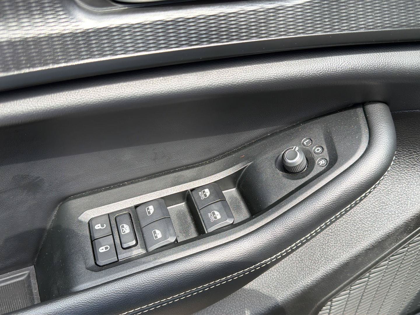 Used 2024 Jeep Grand Cherokee Altitude AWD/4WD image 12