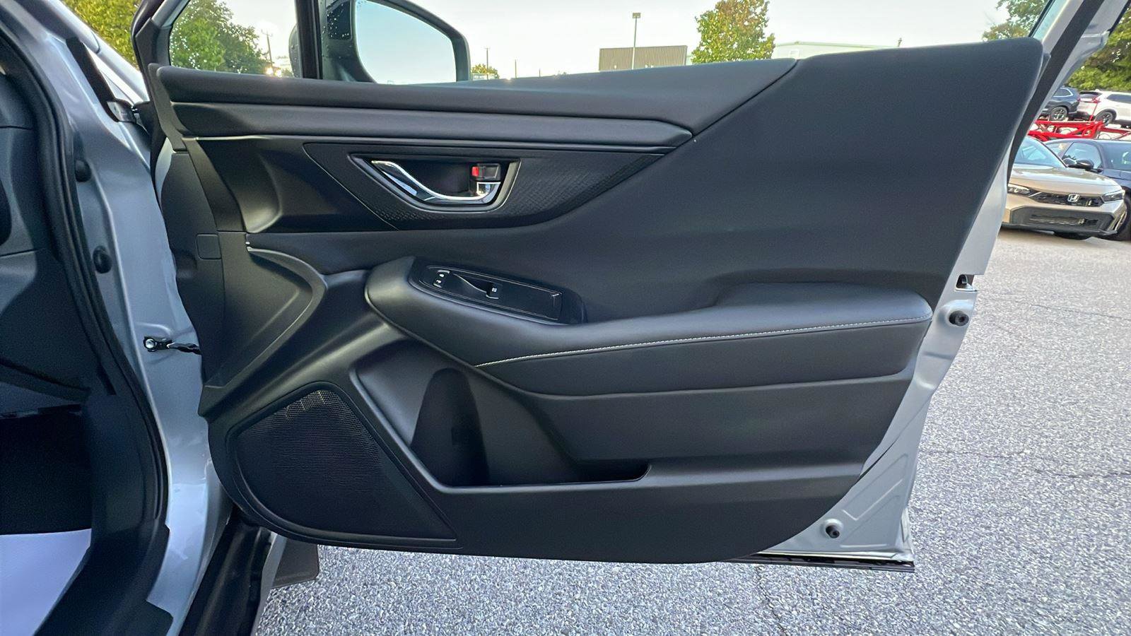 Used 2025 Subaru Outback Premium w/ Popular Package #1A image 12