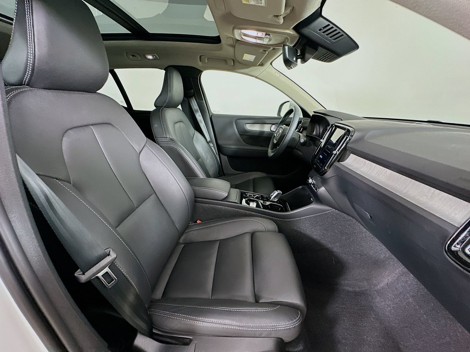 Used 2024 Volvo XC40 B5 Plus w/ Climate Package AWD/4WD image 42