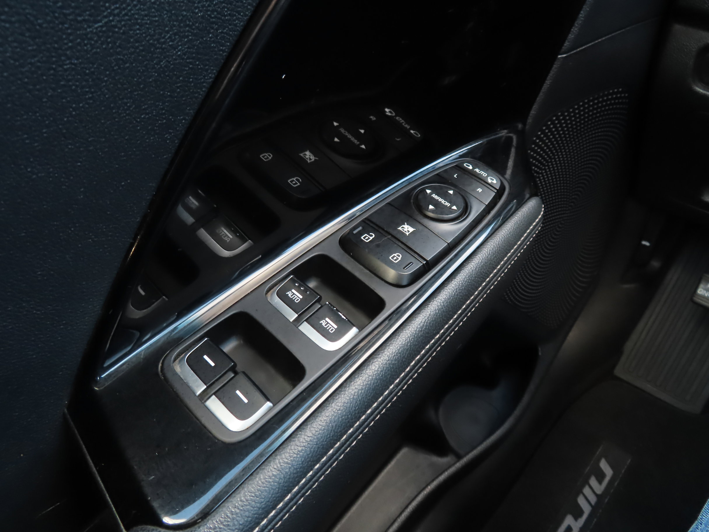 Used 2019 Kia Niro EX image 15