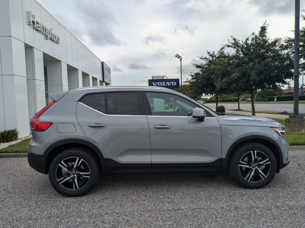 New 2025 Volvo XC40 B5 Core w/ Protection Package Premier AWD/4WD image 3