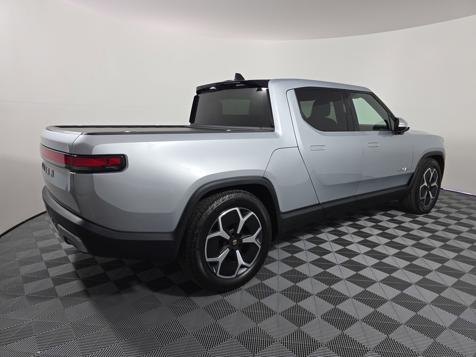 Used 2024 Rivian R1T Adventure AWD/4WD image 5