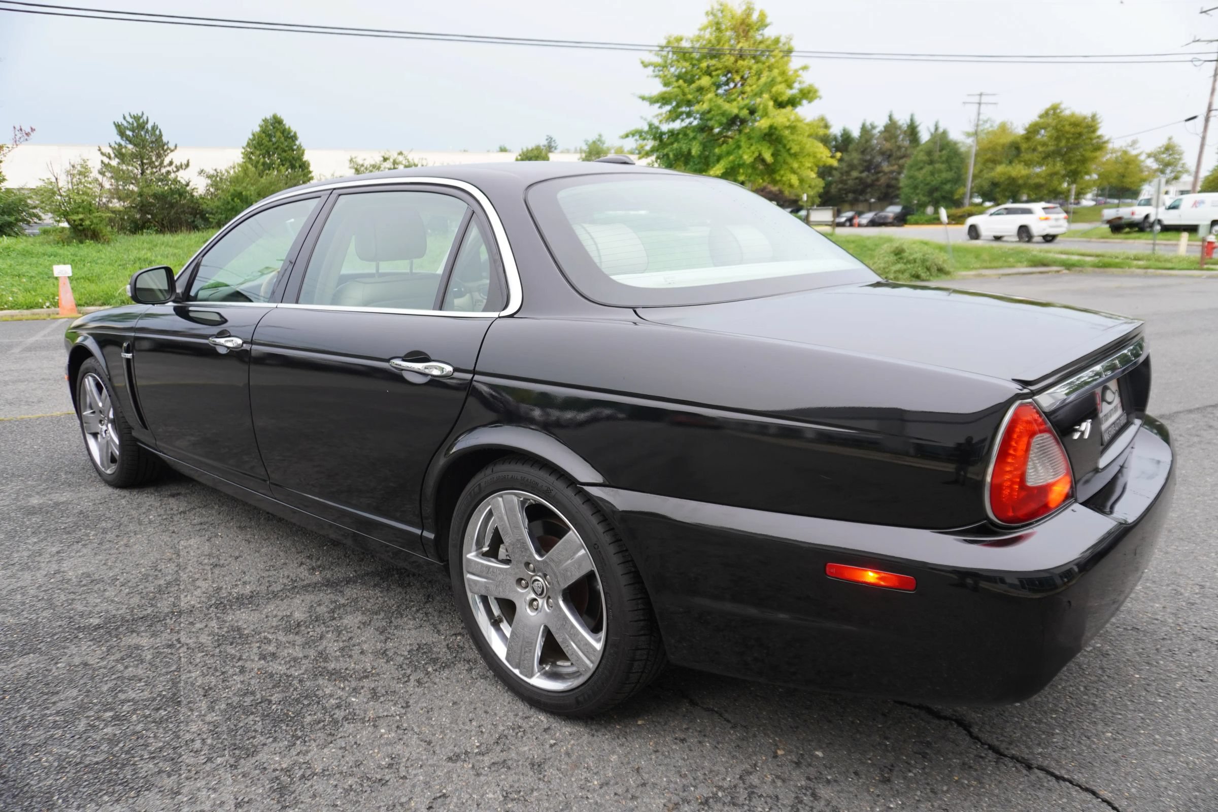 Used 2008 Jaguar XJ8 RWD image 5