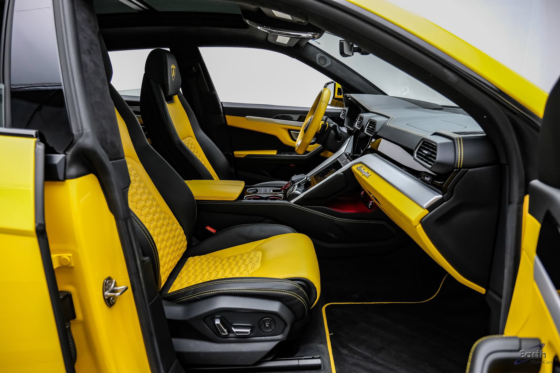 Used 2021 Lamborghini Urus AWD/4WD image 53