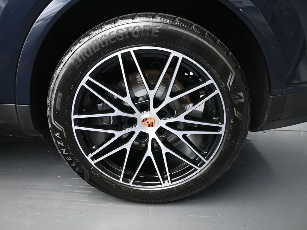 Used 2025 Porsche Cayenne image 11