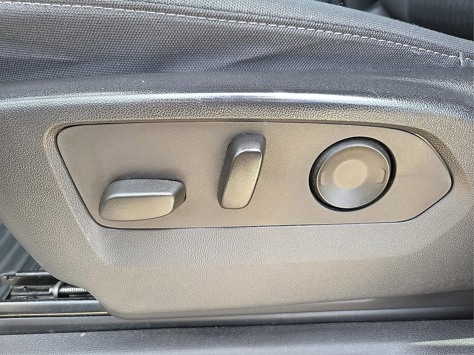 Used 2023 Chevrolet Silverado 1500 Custom image 15