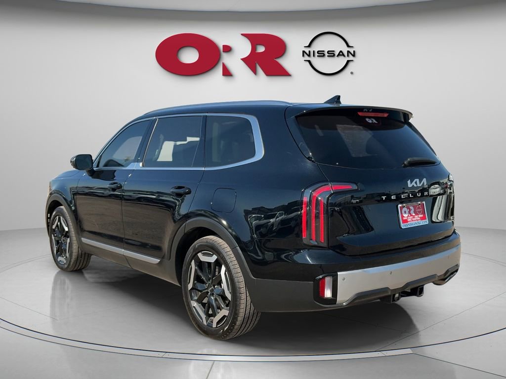 Used 2024 Kia Telluride EX w/ EX Captain's Chair Package image 7