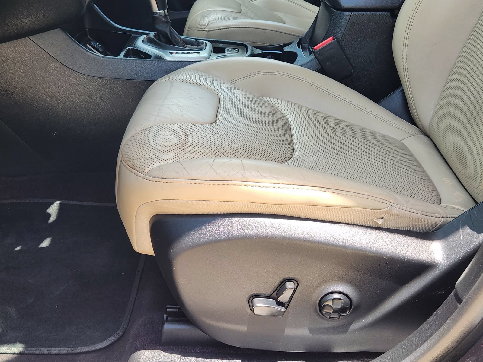 Used 2016 Jeep Cherokee Limited w/ Luxury Group FWD image 28