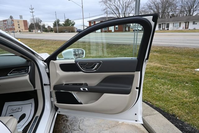 Used 2017 Lincoln Continental Reserve w/ Technology Package image 18