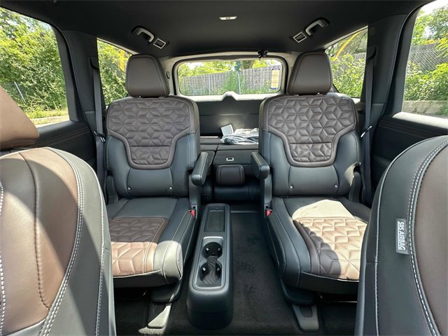 New 2025 Nissan Armada Platinum Reserve image 10